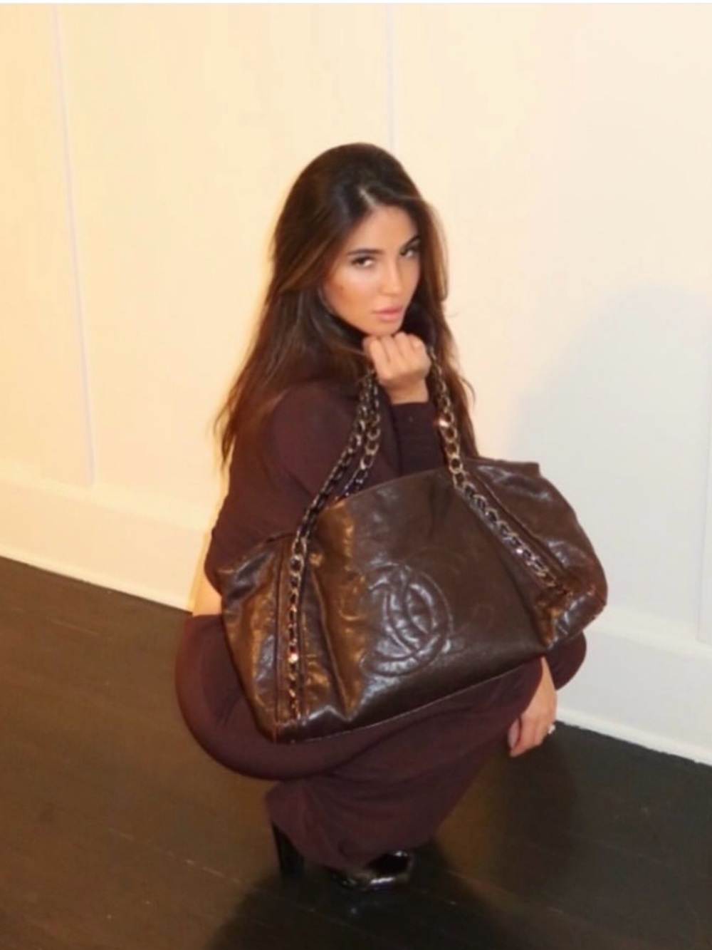 CHANEL Dark Brown Leather Shoulder Bag with Chain-Strap Detail - Picture 7 of 8